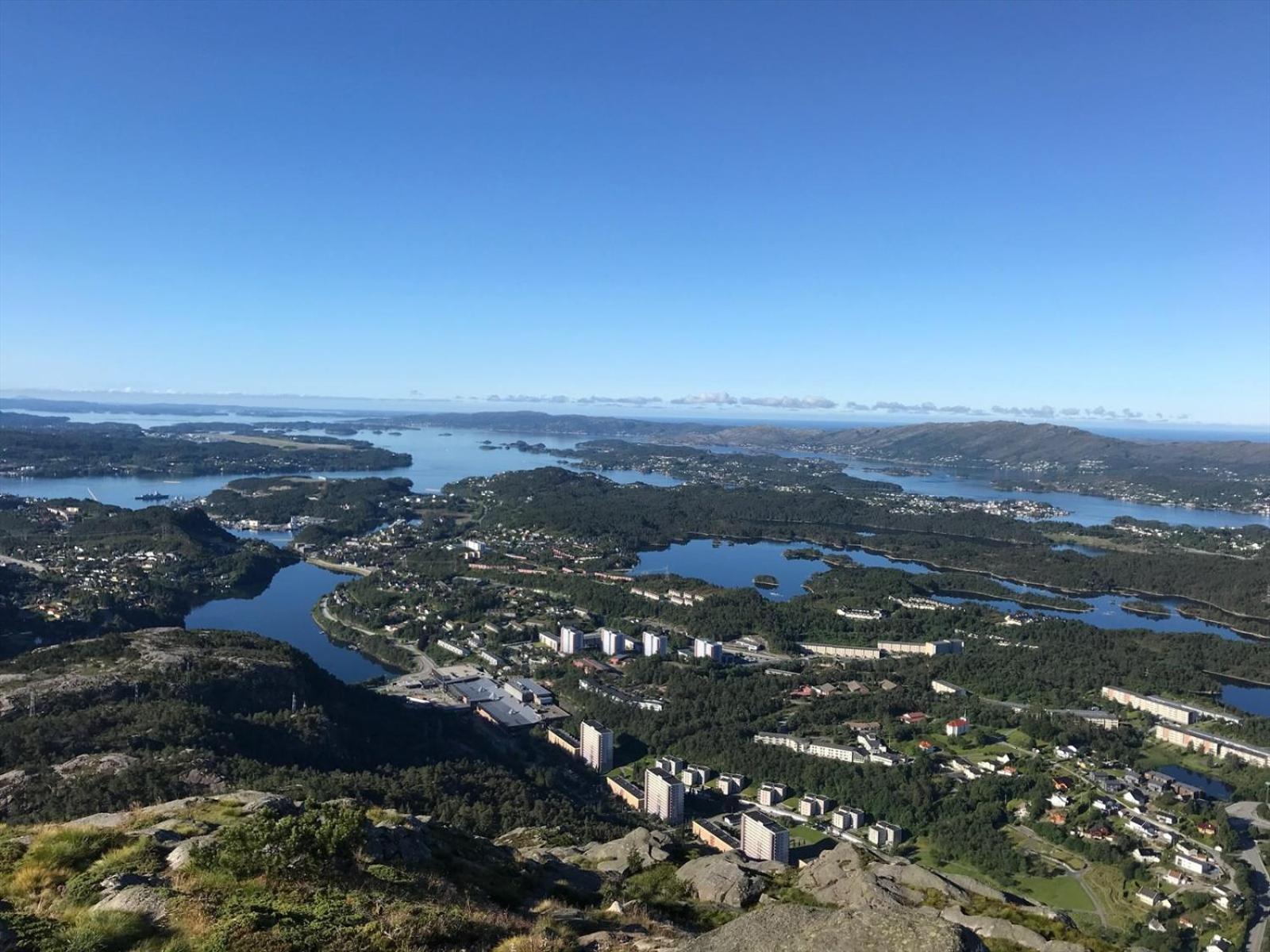 A Beautiful 3-Bedroom Apartment With Stunning Views And Free Parking Bergen Esterno foto