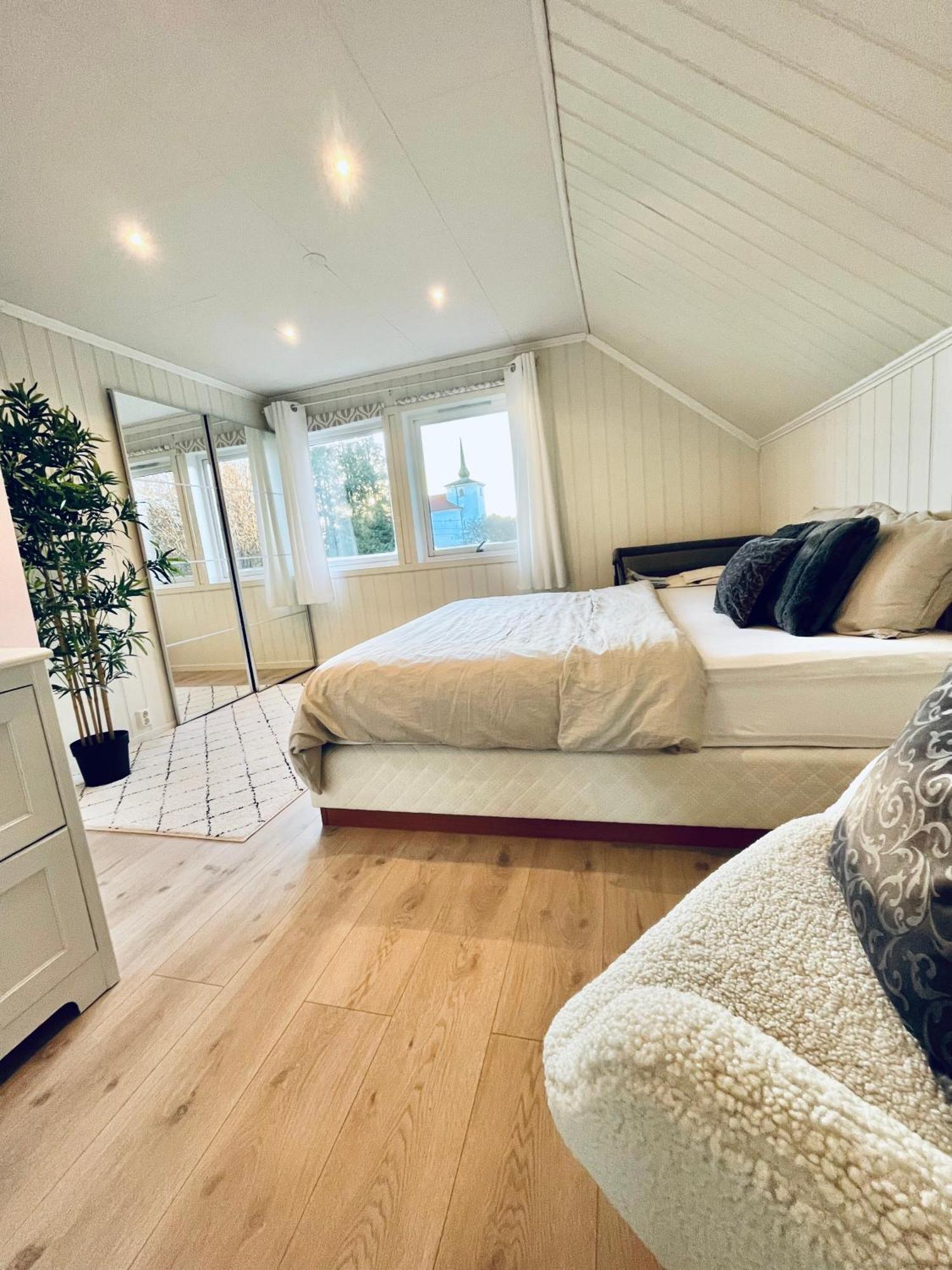 A Beautiful 3-Bedroom Apartment With Stunning Views And Free Parking Bergen Esterno foto